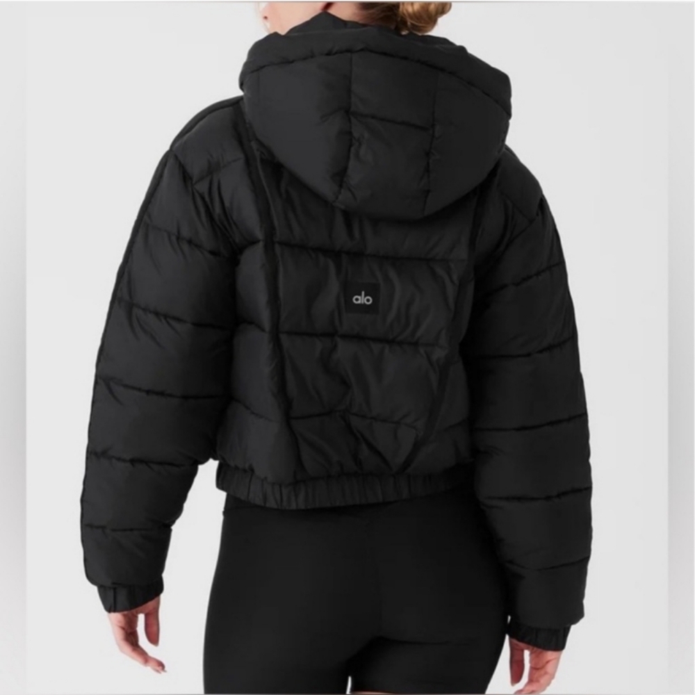 Alo yoga black aspen love puffer
